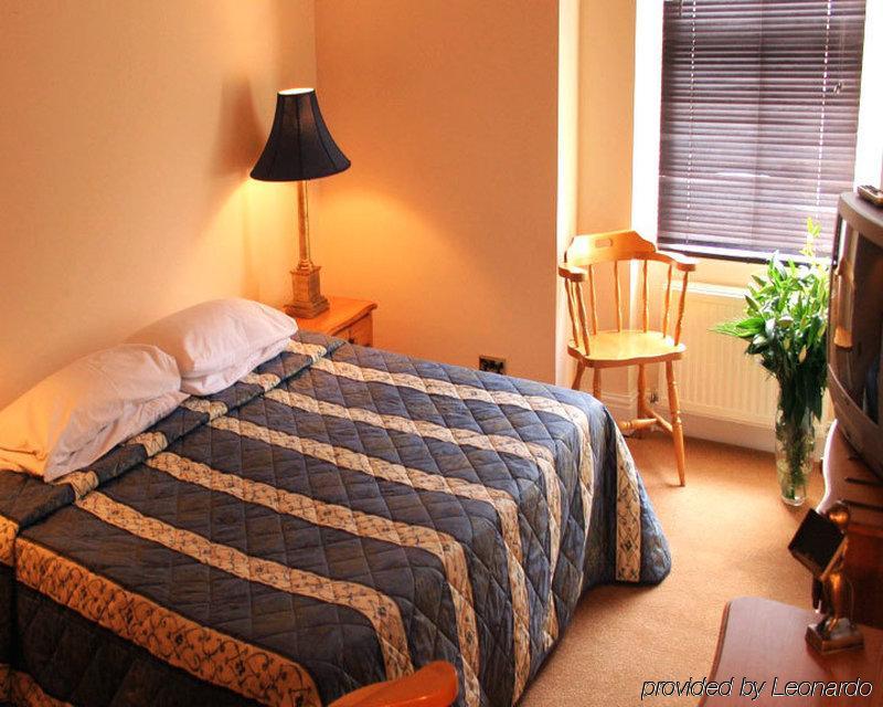 The Imperial Hotel Stroud  Room photo