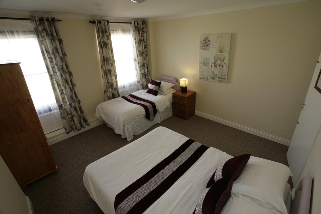 The Imperial Hotel Stroud  Exterior photo